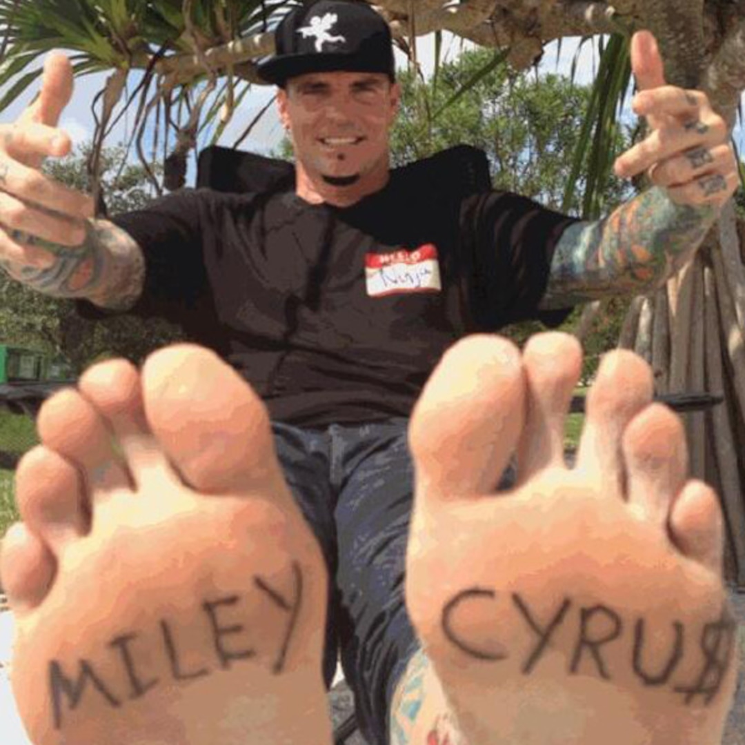 Did Vanilla Ice Get Miley Cyrus' Name Tattooed on His Feet?! E! Online CA